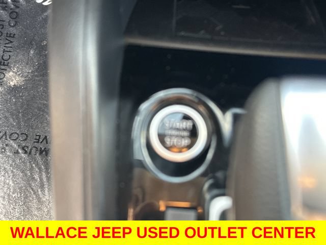 Used 2025 Nissan Versa SR w/ Trunk Package FWD image 24
