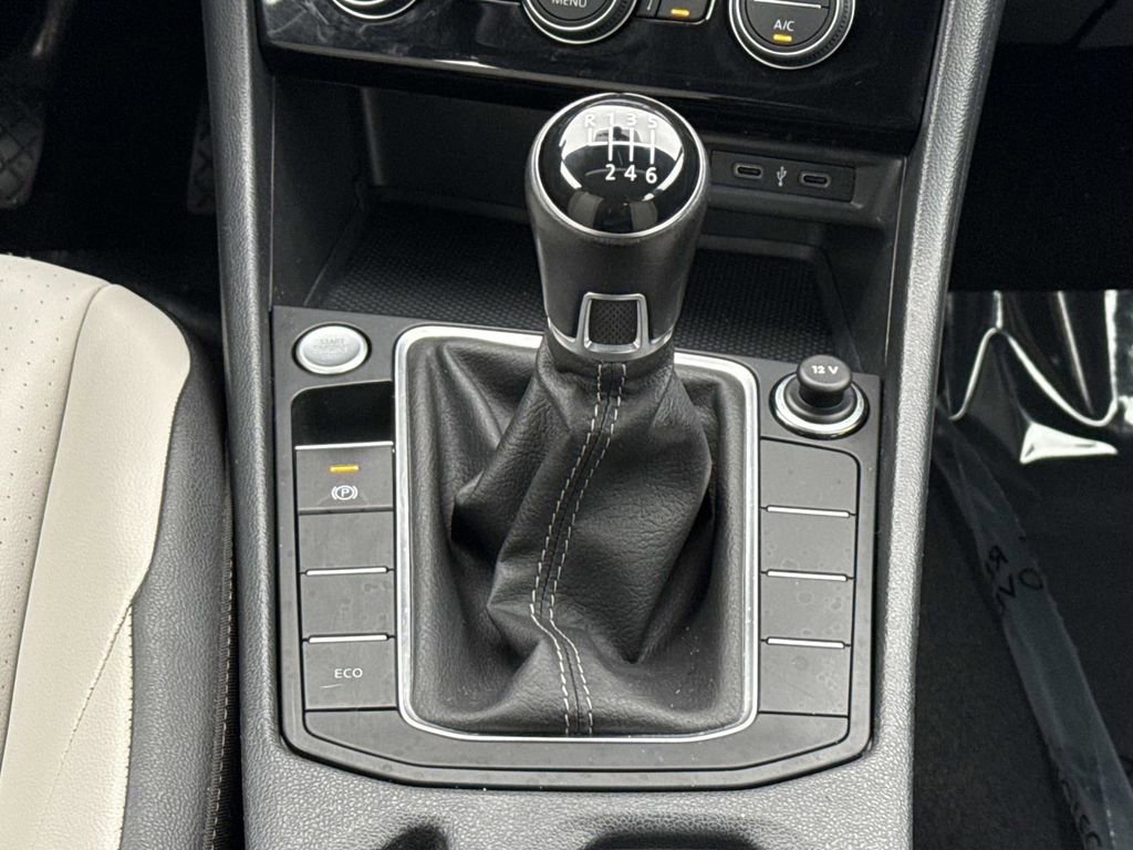Used 2020 Volkswagen Jetta R-Line FWD image 17