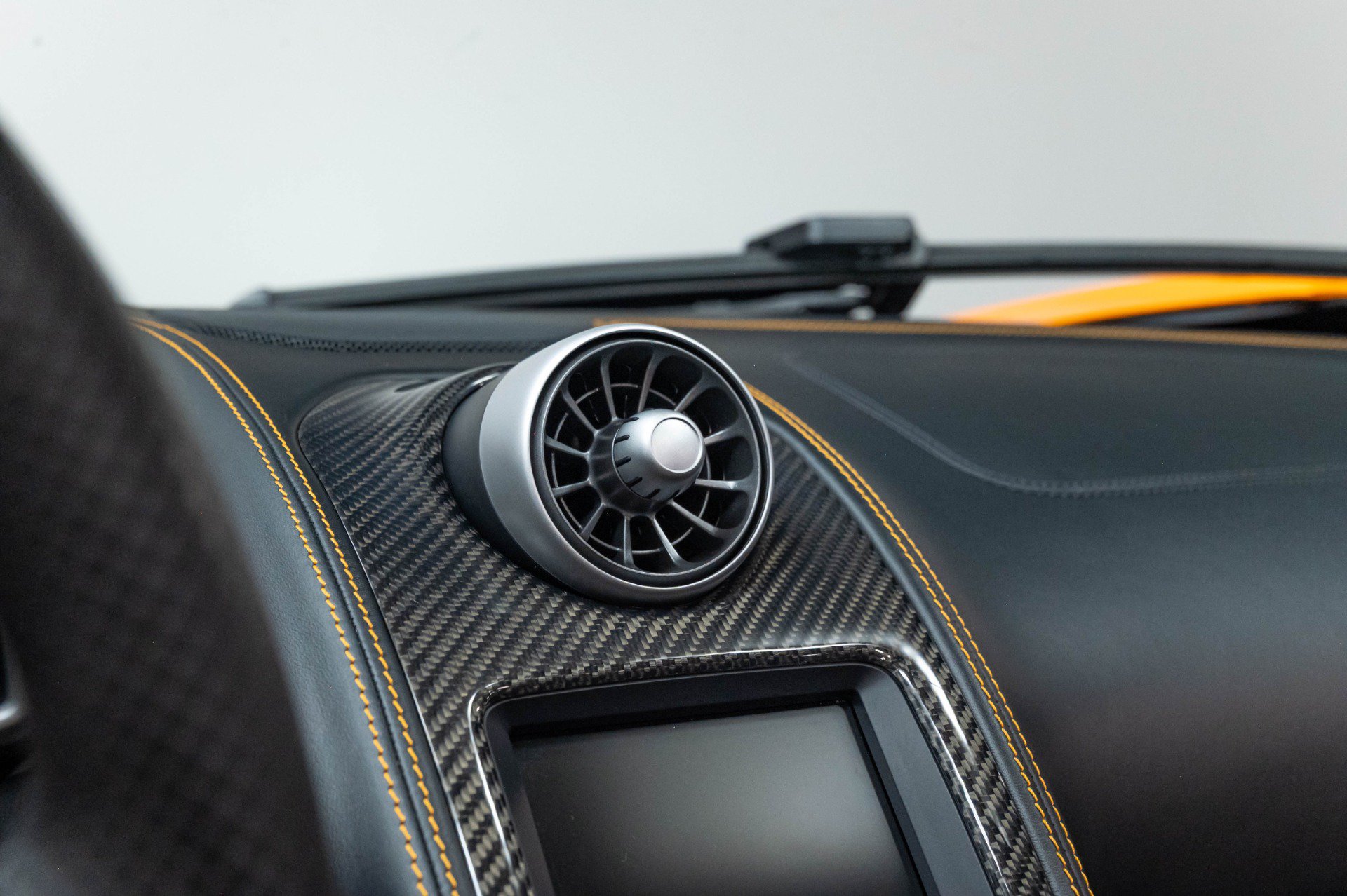 Used 2015 McLaren 650S Spider RWD image 17