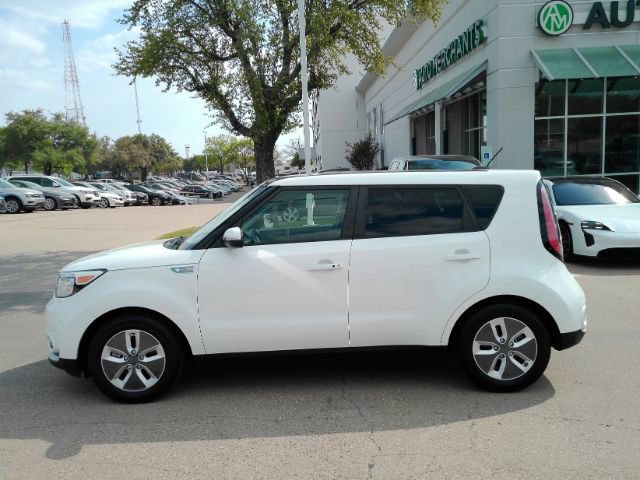 Used 2019 Kia Soul EV + w/ Sun & Fun Package image 14