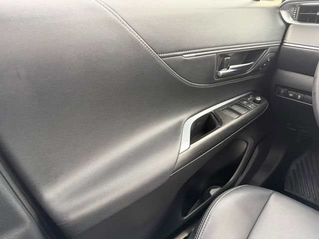 Certified 2023 Toyota Venza XLE image 31