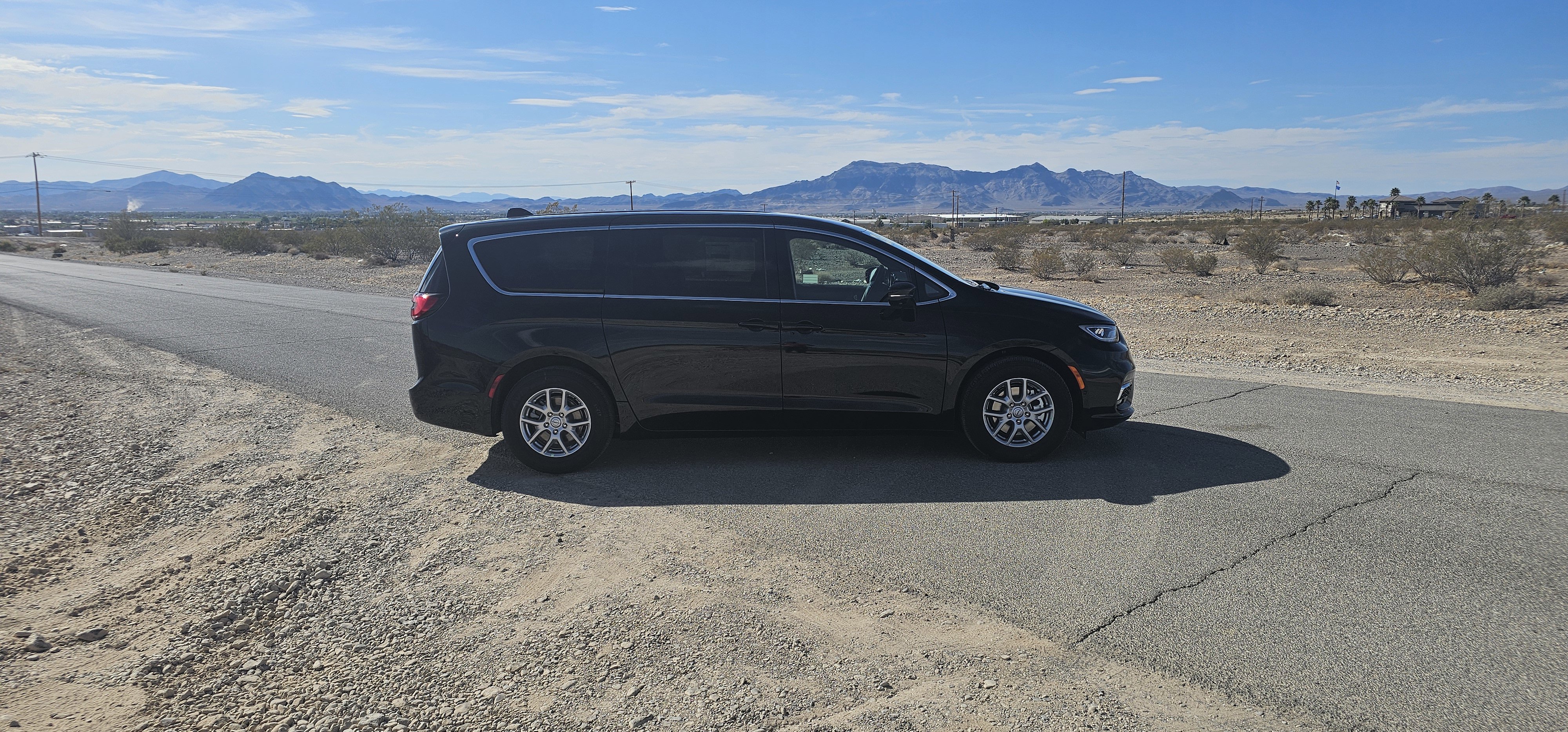 New 2026 Chrysler Pacifica Select image 3