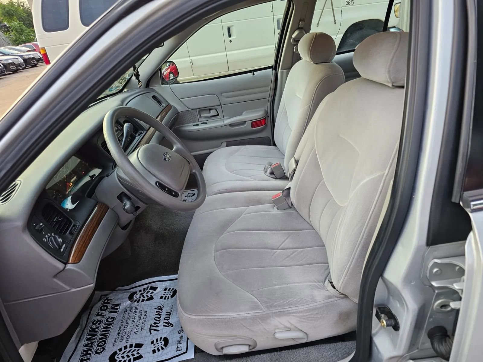 Used 2001 Ford Crown Victoria RWD image 20