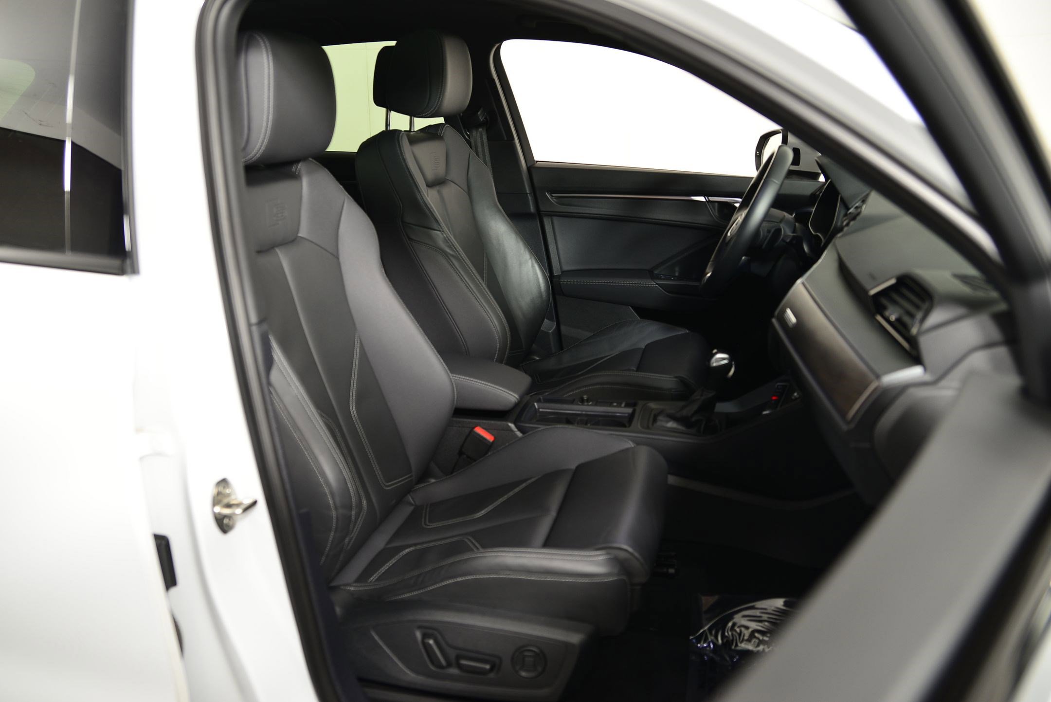 Certified 2023 Audi Q3 2.0T Premium w/ Black Optic Sport Package image 19