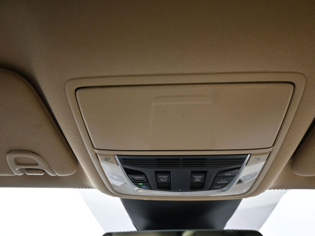 Used 2023 Acura MDX SH-AWD w/ Technology Package image 17