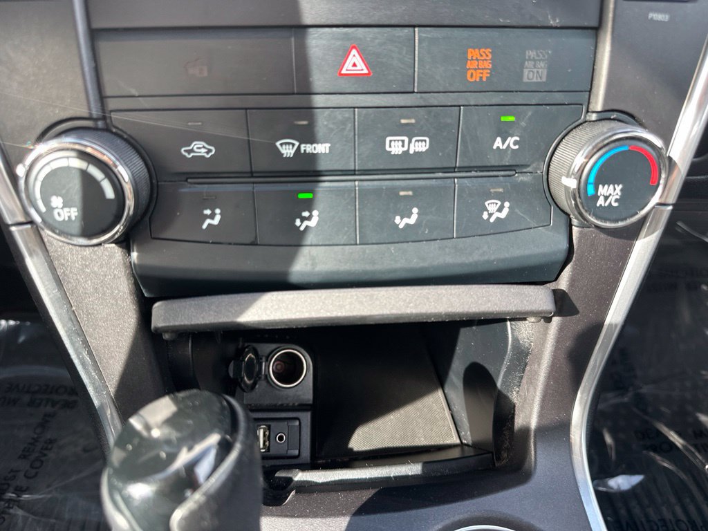 Used 2015 Toyota Camry SE FWD image 43