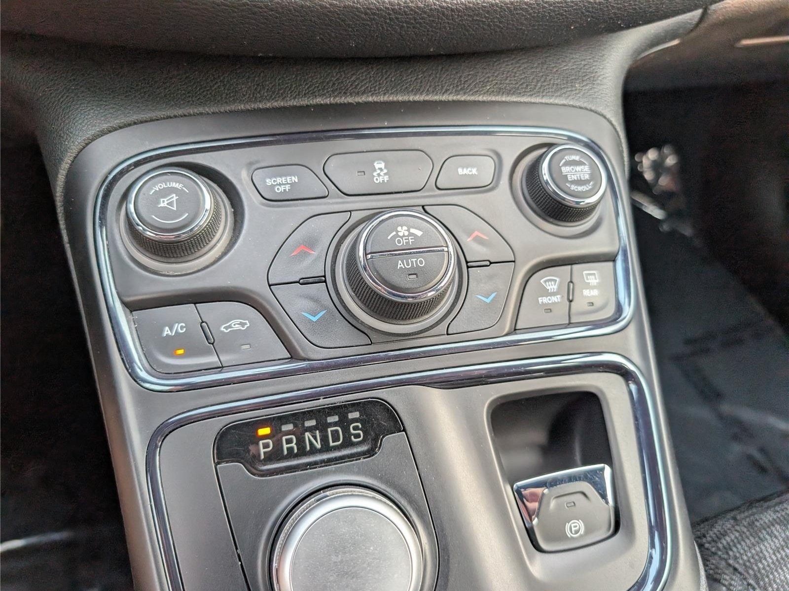 Used 2015 Chrysler 200 S w/ Navigation & Sound Group I FWD image 25