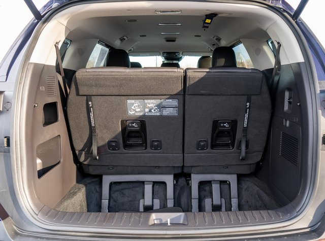 Used 2025 Kia Carnival EX image 11