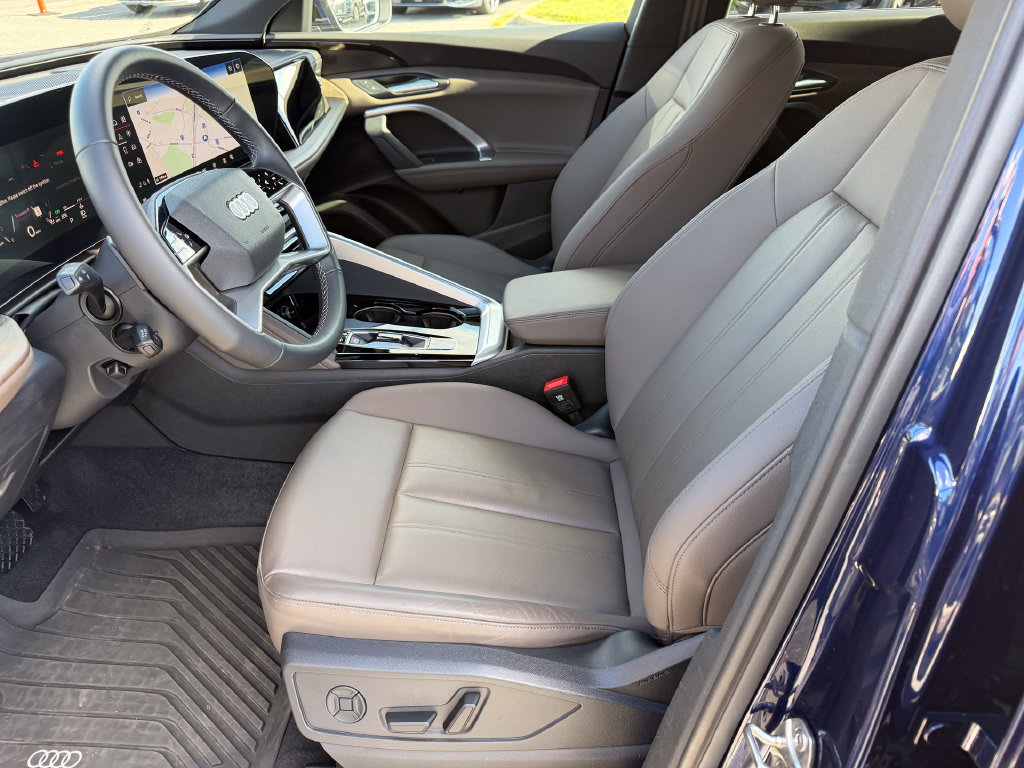 Certified 2025 Audi Q5 Premium w/ Convenience Package AWD/4WD image 3