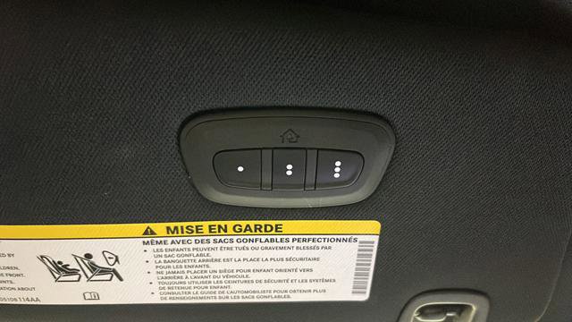 Used 2023 Chrysler Pacifica Limited w/ Uconnect Theater Family Group FWD image 34