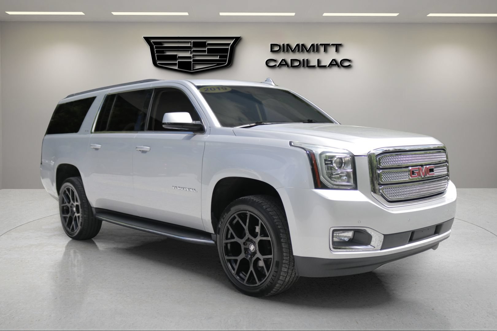 Used 2019 GMC Yukon XL SLT w/ Open Road Package RWD image 3