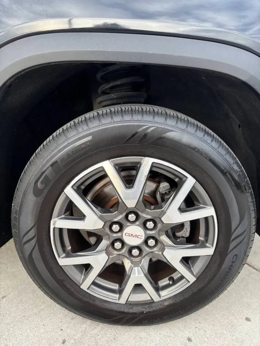 Used 2020 GMC Acadia SLE FWD image 21