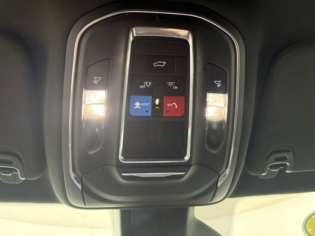 Used 2024 Jeep Wagoneer L Series II image 13