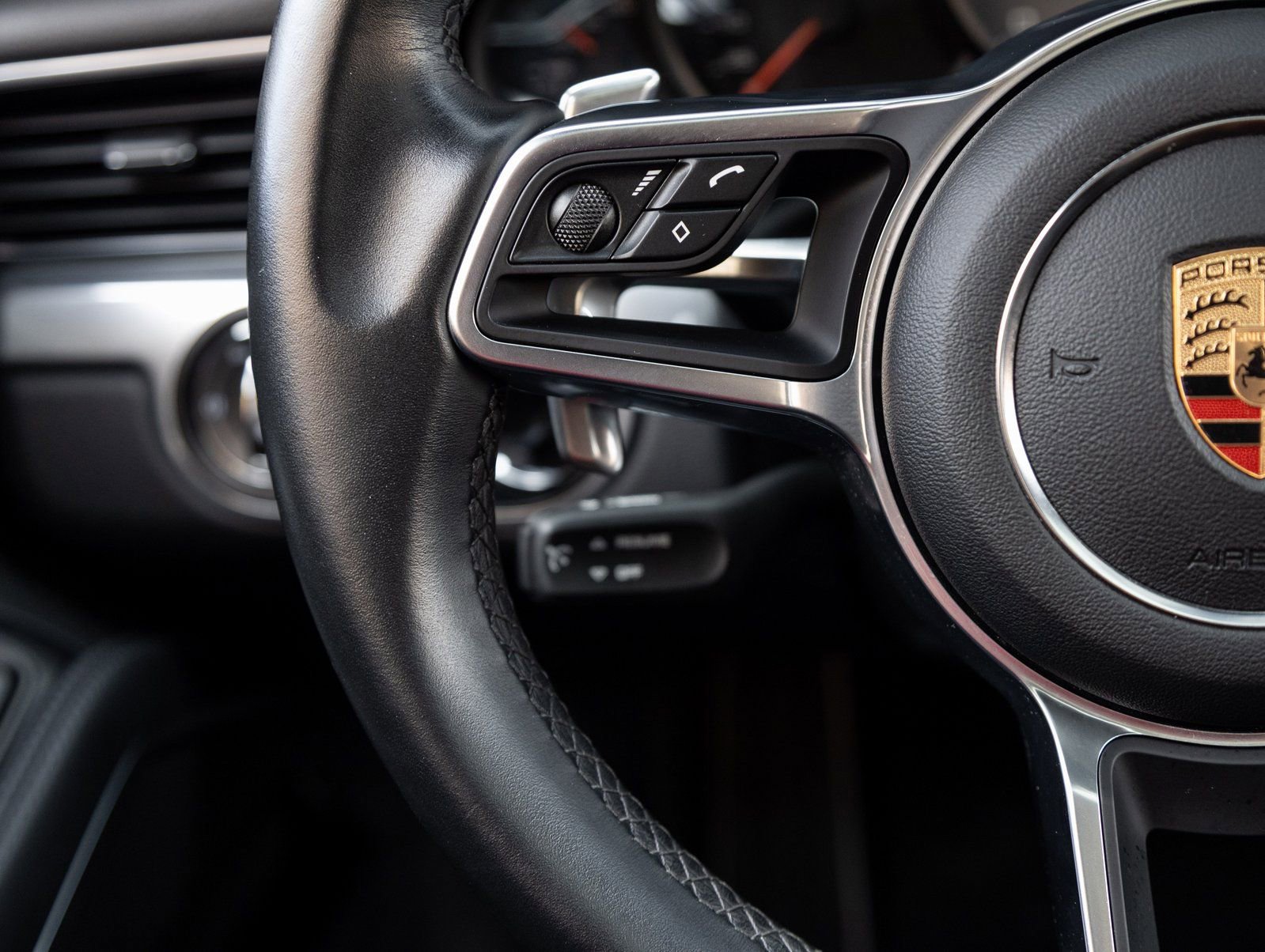 Certified 2019 Porsche 911 Carrera 4S image 15