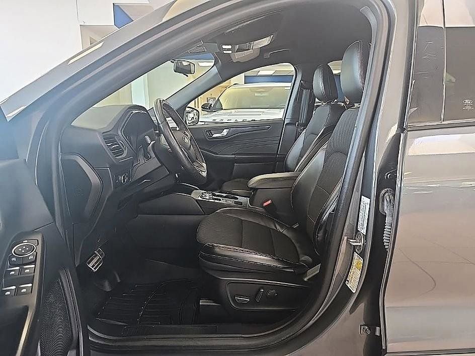 Used 2023 Ford Escape ST-Line w/ Tech Pack #1 AWD/4WD image 12