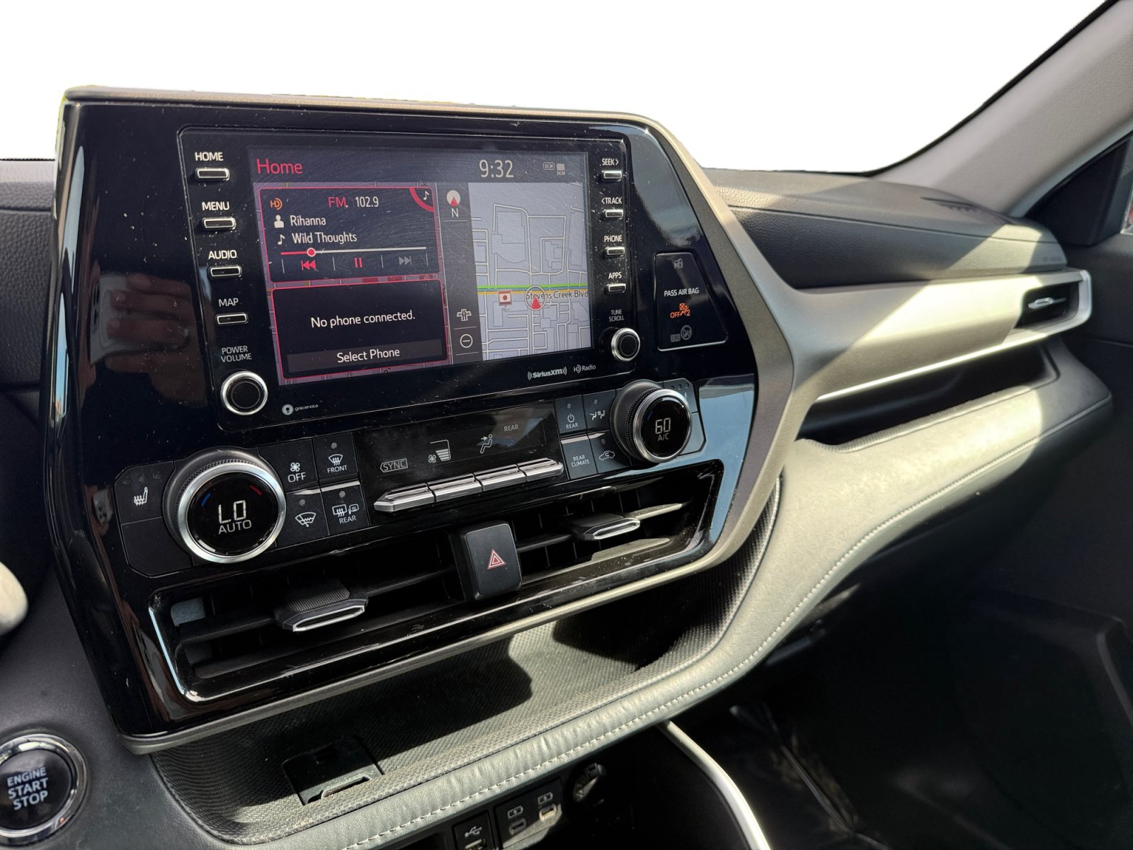 Used 2022 Toyota Highlander XLE FWD image 12