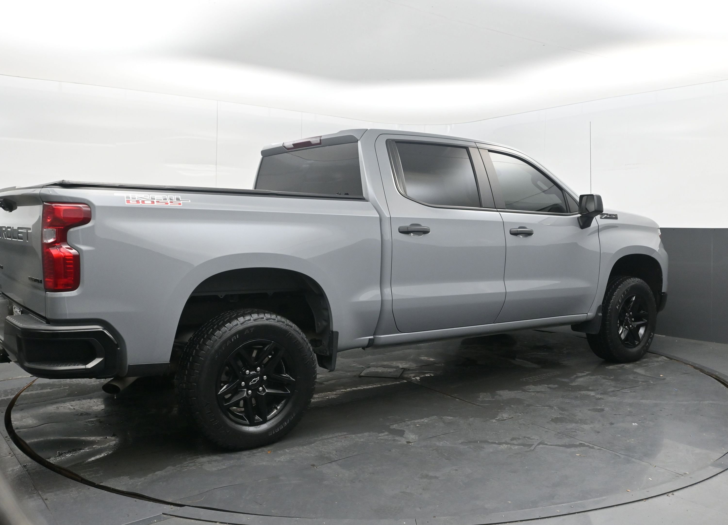 Used 2024 Chevrolet Silverado 1500 Custom Trail Boss w/ LPO, Dark Essentials Package AWD/4WD image 9