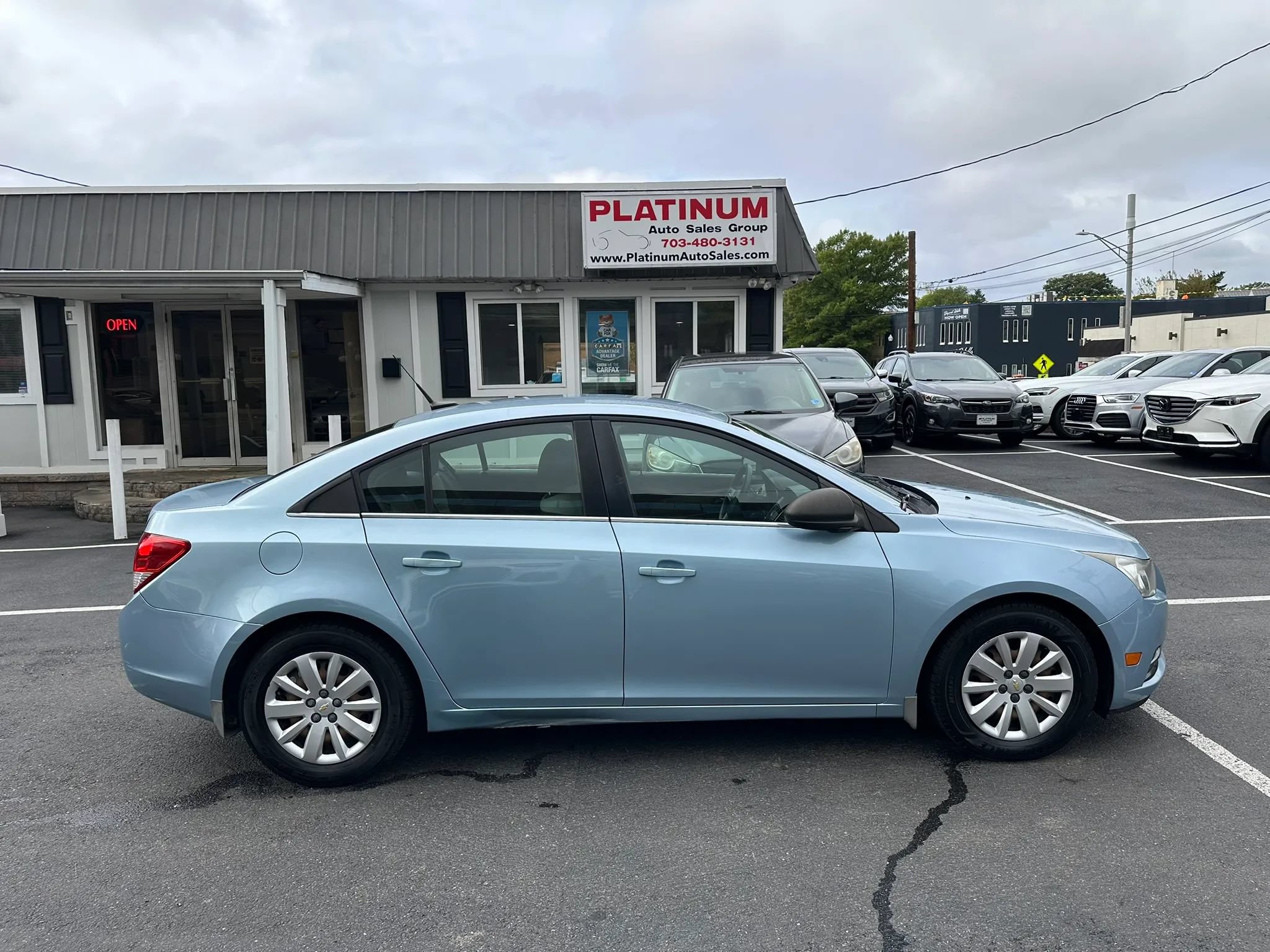 Used 2011 Chevrolet Cruze LS w/ Connectivity Package FWD image 4