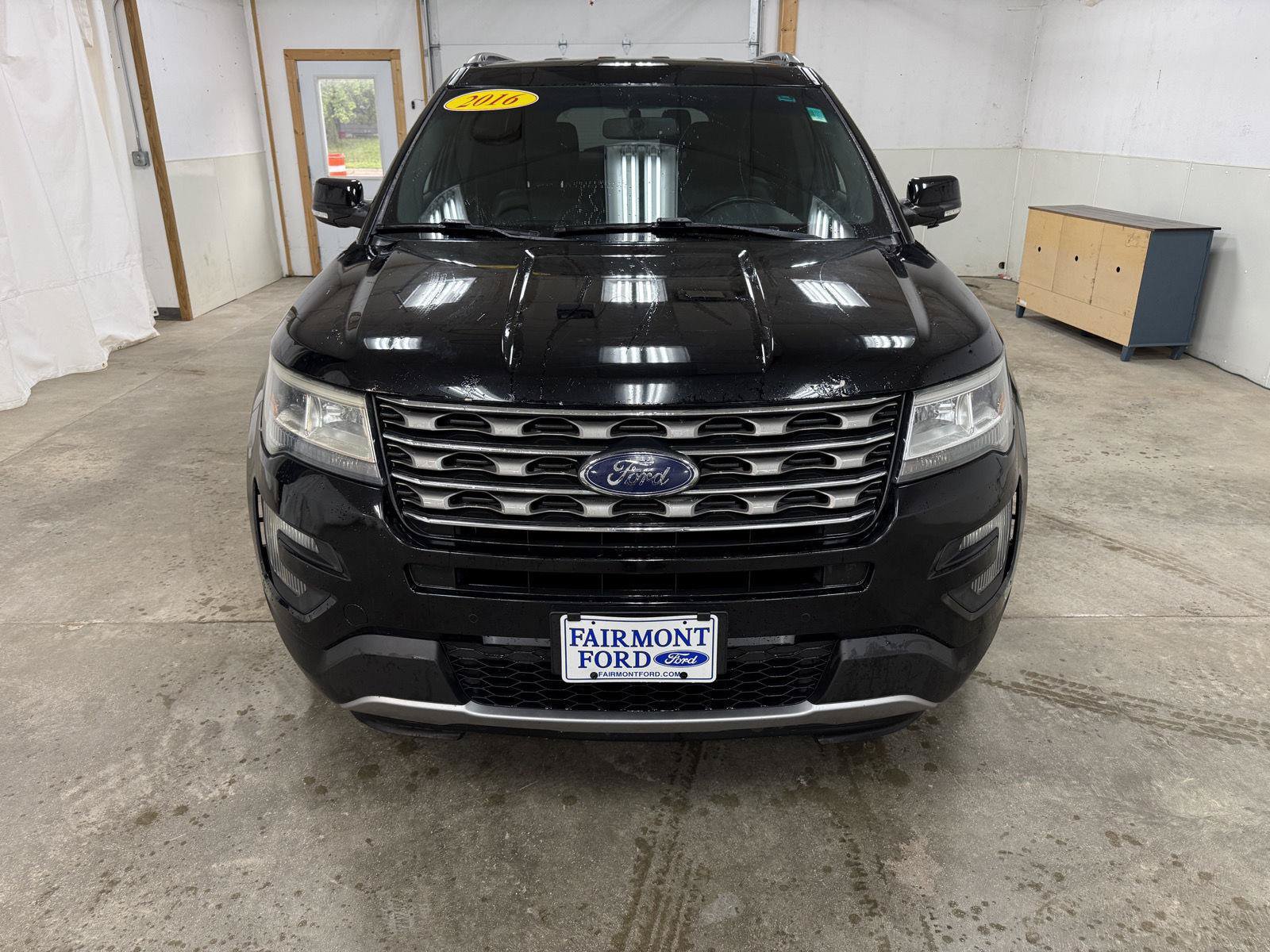 Used 2016 Ford Explorer XLT w/ Equipment Group 202A AWD/4WD image 3