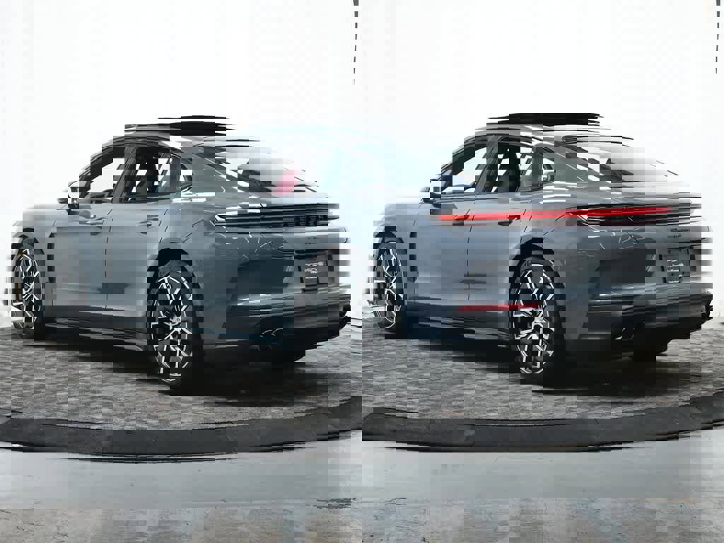 New 2025 Porsche Panamera 4 image 3