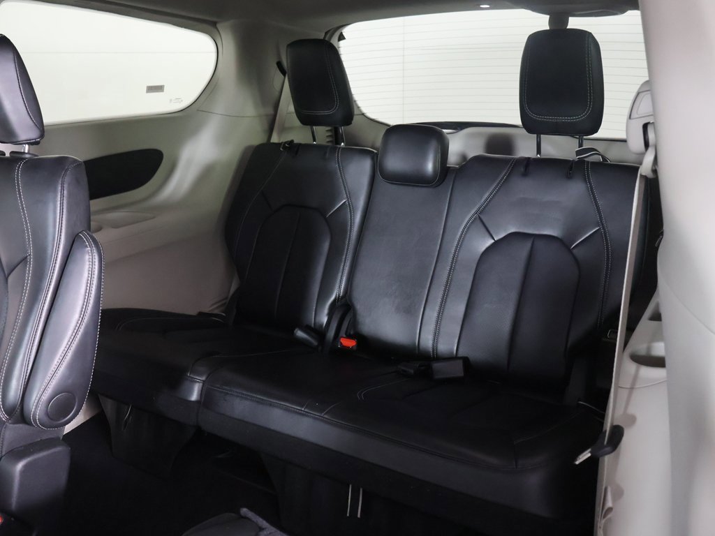 Used 2024 Chrysler Pacifica Touring-L image 35