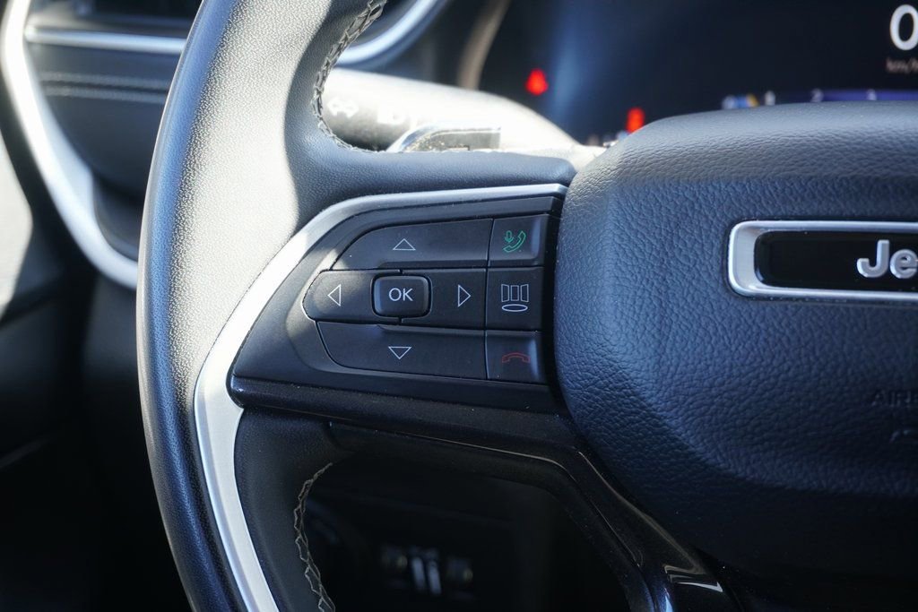 Used 2023 Jeep Grand Cherokee L Laredo image 14