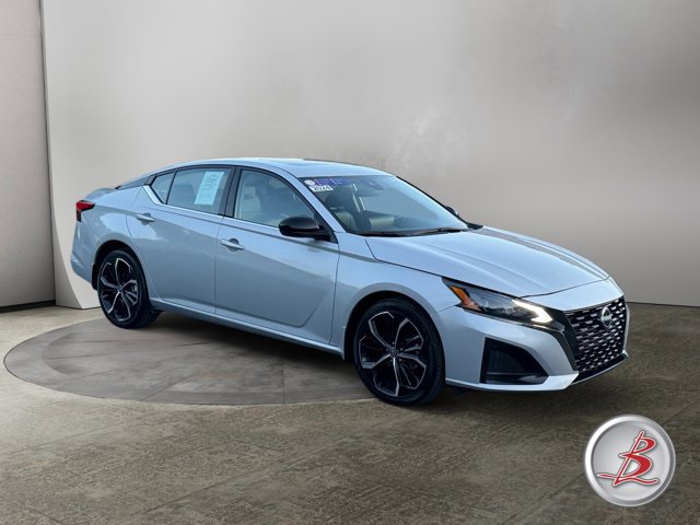 Used 2024 Nissan Altima 2.5 SR w/ SR Premium Package image 1