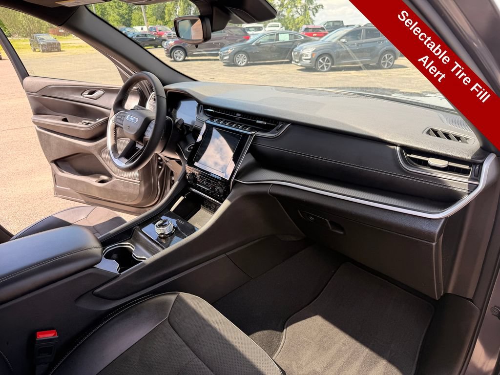 Used 2024 Jeep Grand Cherokee Altitude AWD/4WD image 36