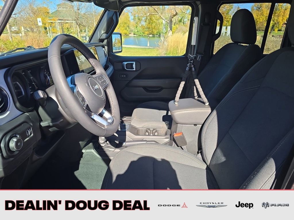 Used 2025 Jeep Wrangler Sahara image 10