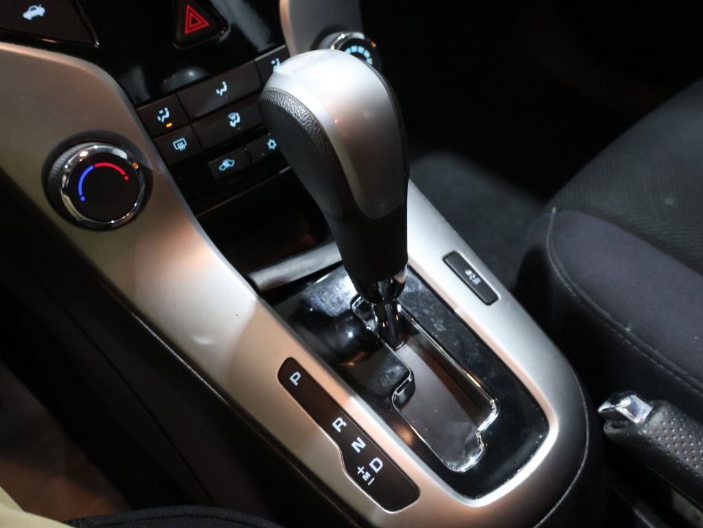 Used 2015 Chevrolet Cruze LT image 27