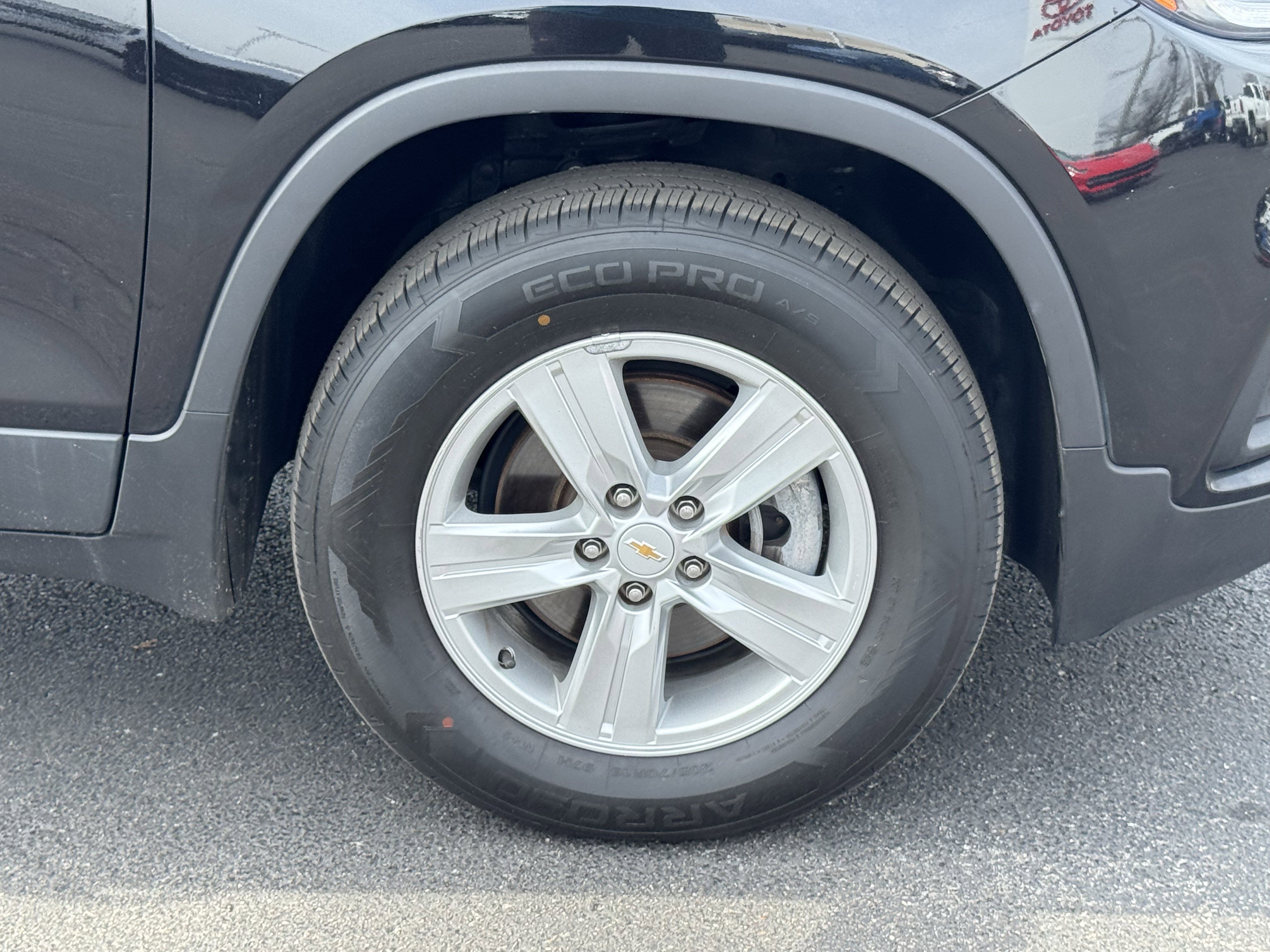 Used 2019 Chevrolet Trax LT w/ LT Convenience Package image 18