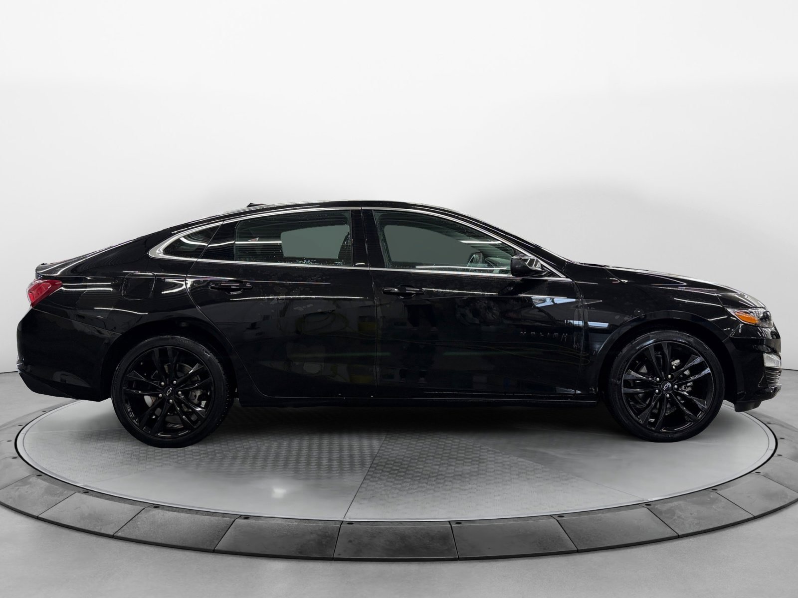 Used 2024 Chevrolet Malibu LT w/ Midnight Edition FWD image 2