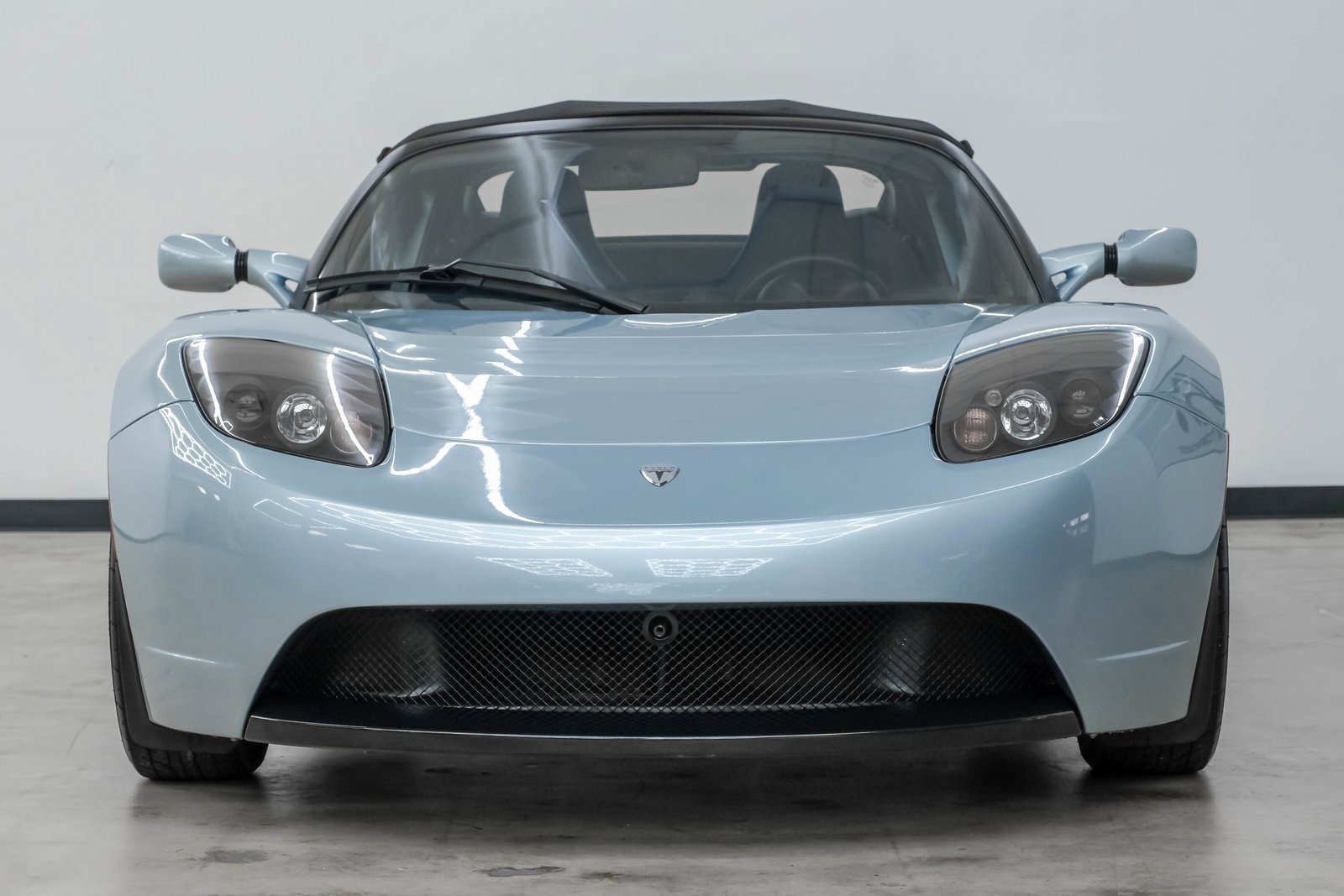 Used 2010 Tesla Roadster image 2