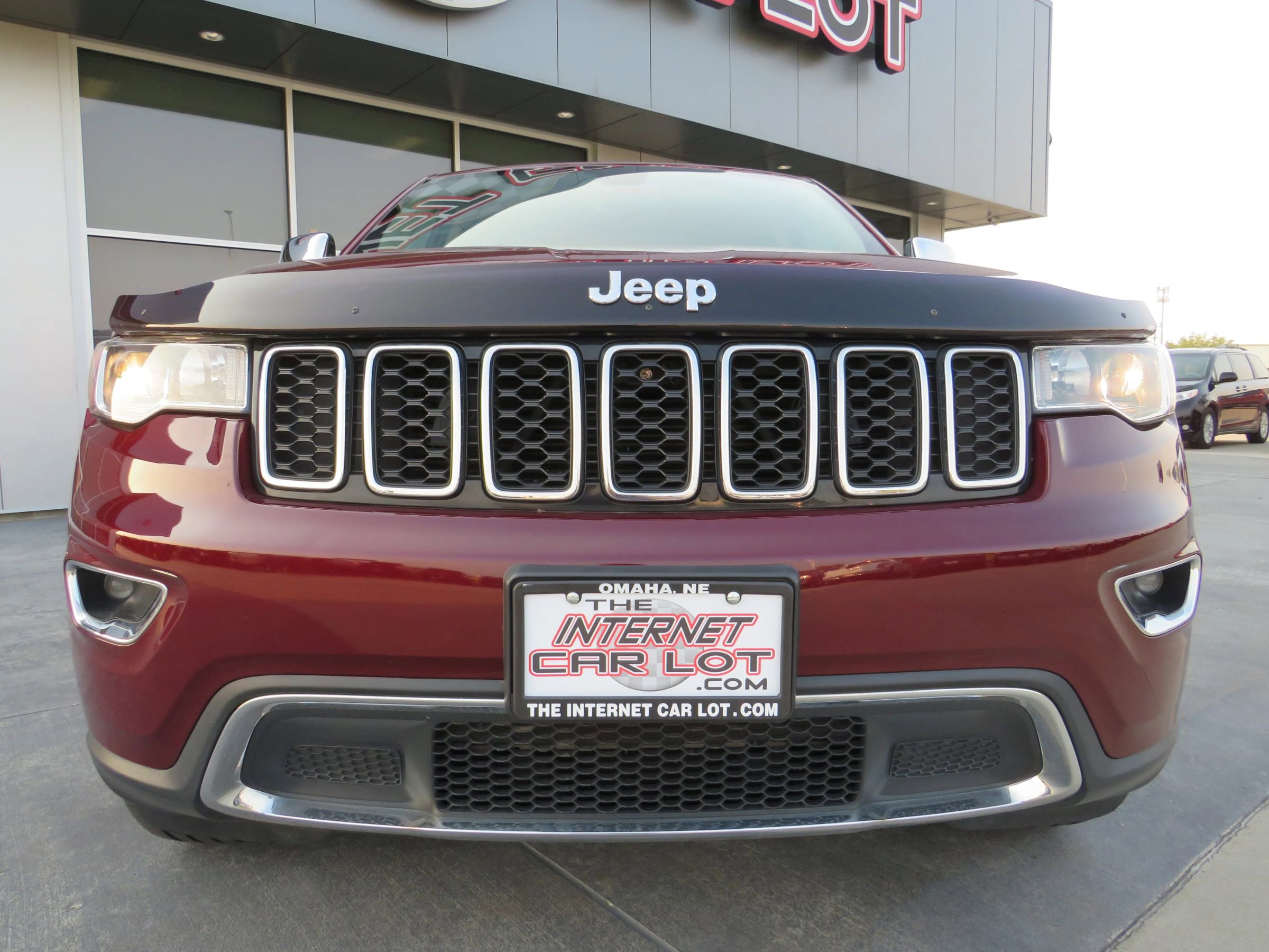 Used 2018 Jeep Grand Cherokee Limited image 2