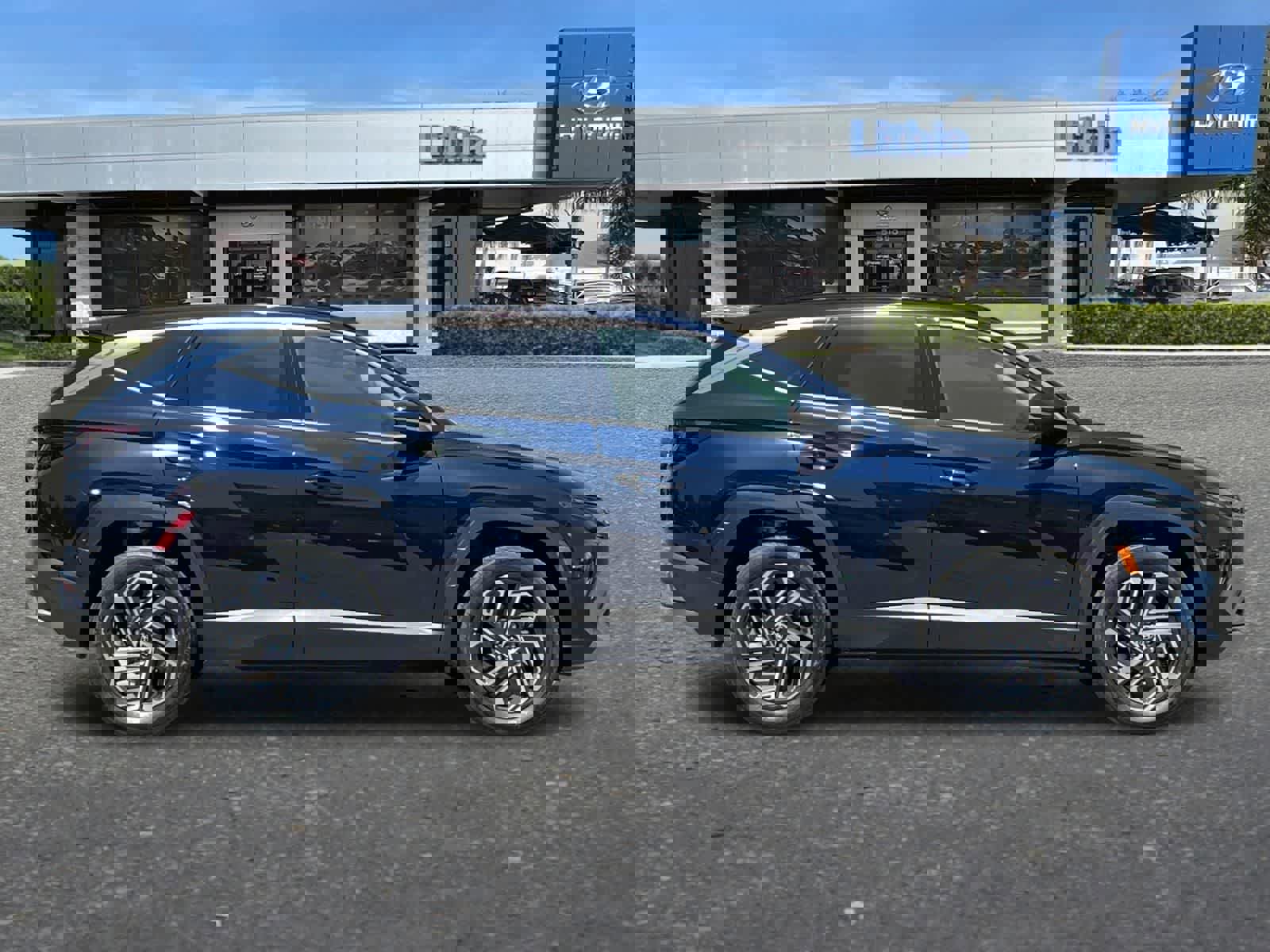 New 2025 Hyundai Tucson Limited image 8