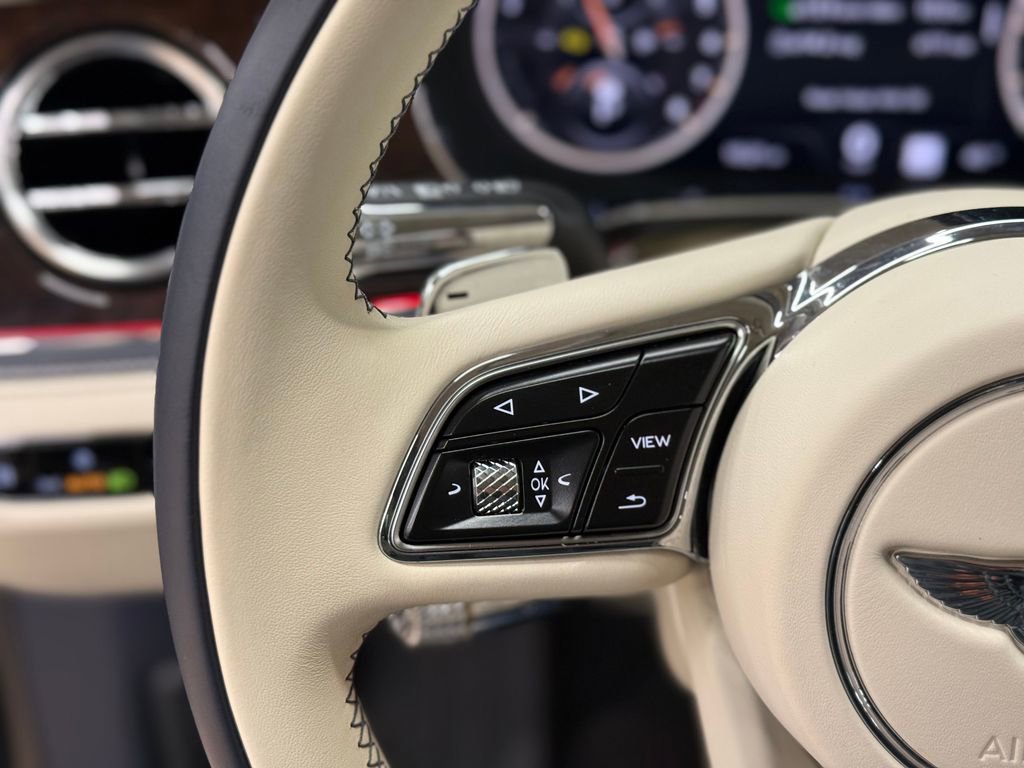 Used 2022 Bentley Flying Spur Plug-In Hybrid image 72