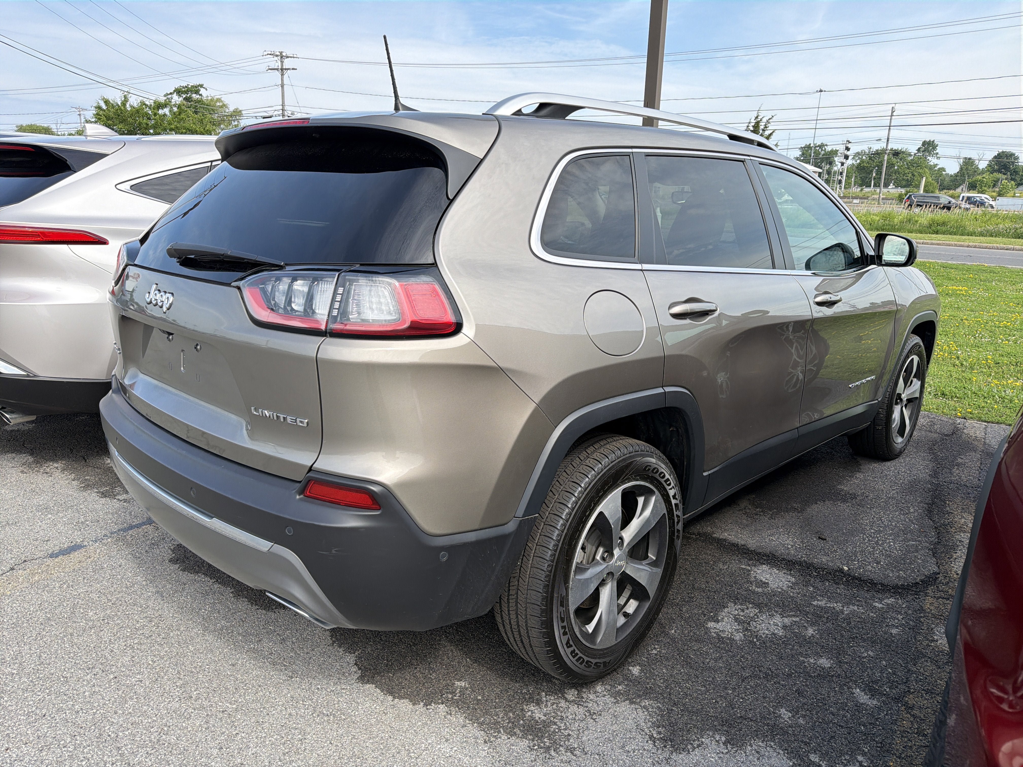 Used 2021 Jeep Cherokee Limited AWD/4WD image 7