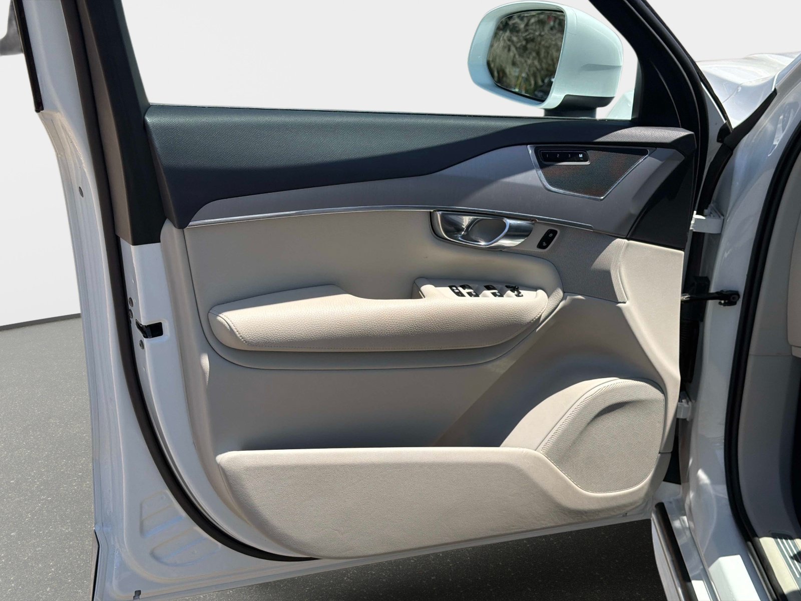 Used 2021 Volvo XC90 T5 Momentum w/ Climate Package FWD image 17