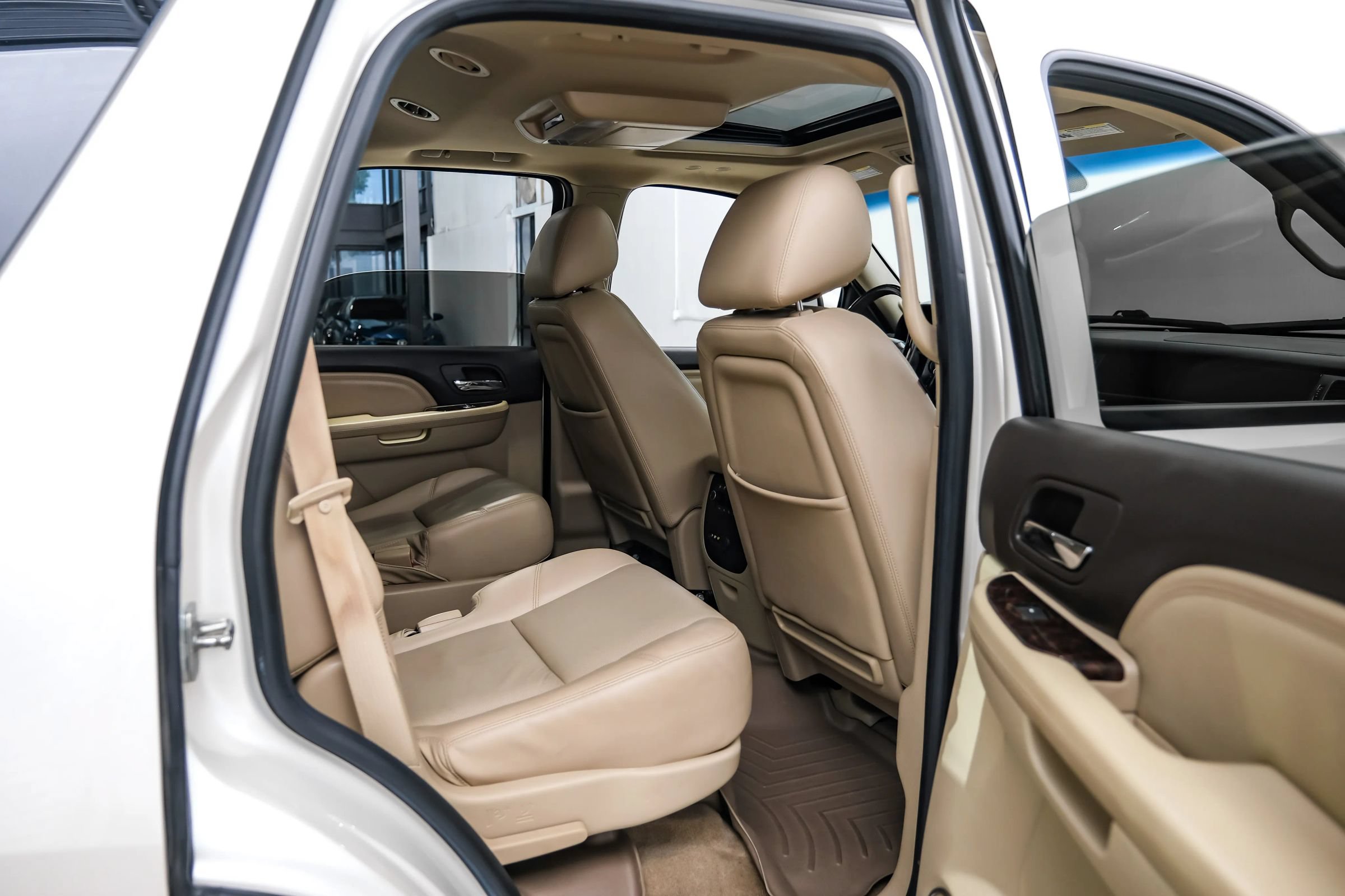 Used 2014 GMC Yukon Denali RWD image 45