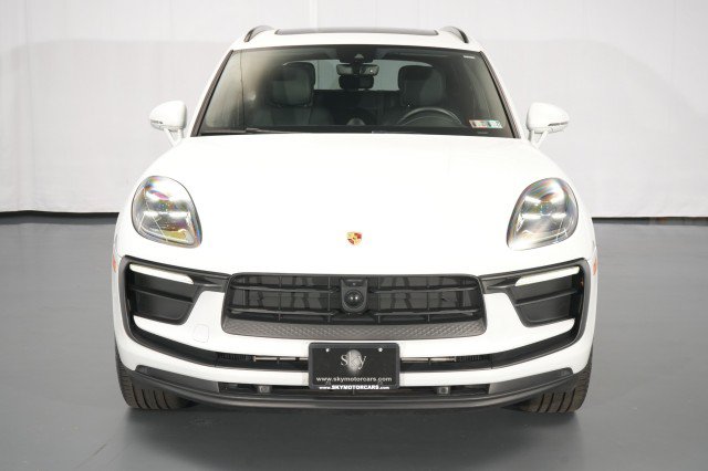 Used 2023 Porsche Macan AWD/4WD image 4