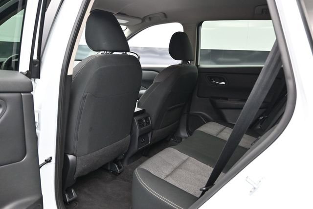 Used 2025 Nissan Rogue SV AWD/4WD image 24
