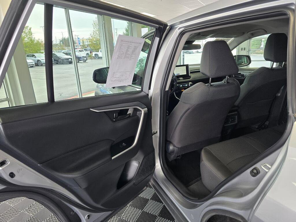 Used 2025 Toyota RAV4 LE image 34