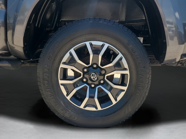 Used 2020 Toyota Tacoma TRD Sport AWD/4WD image 31