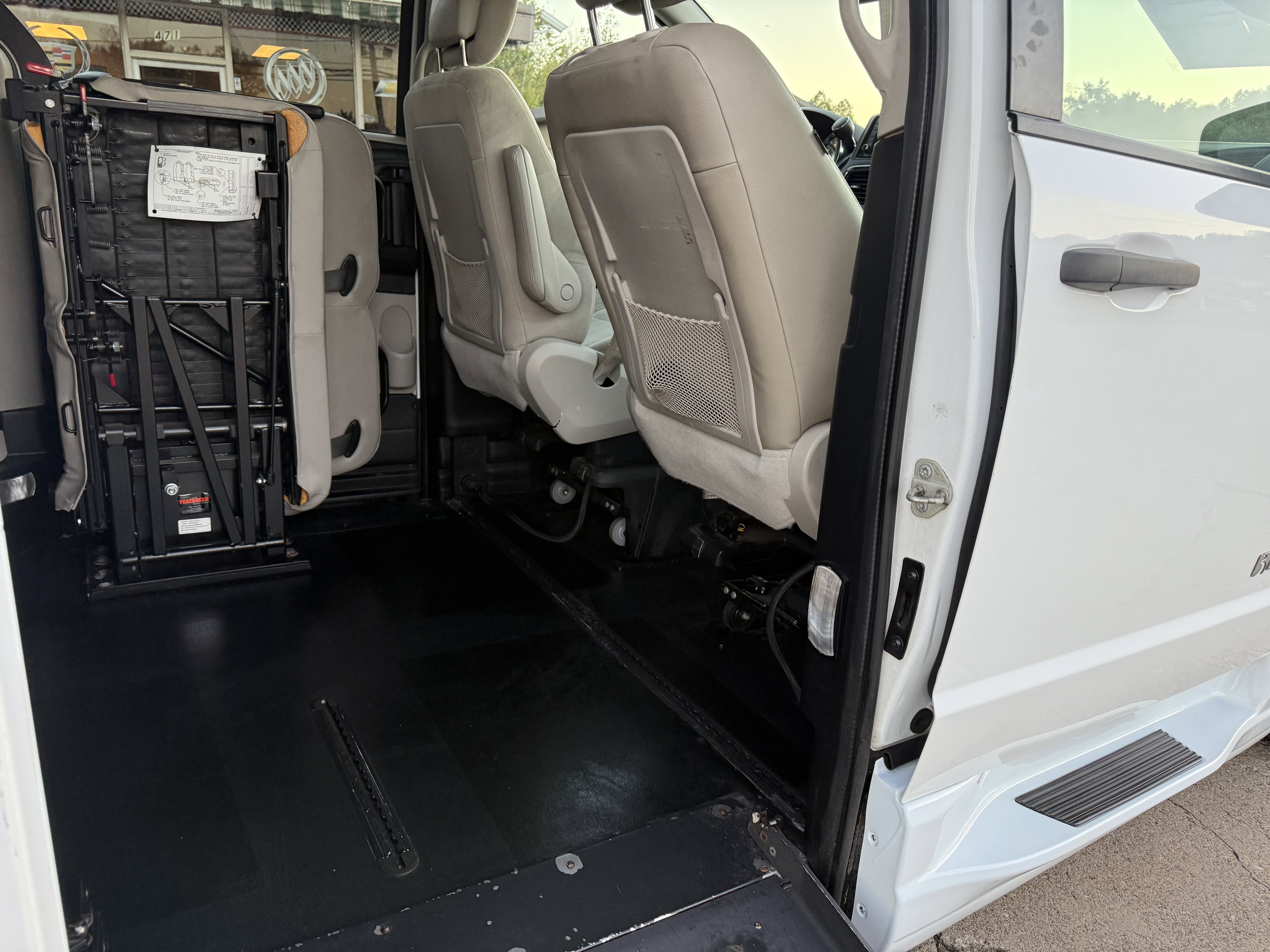 Used 2019 Dodge Grand Caravan SE image 31