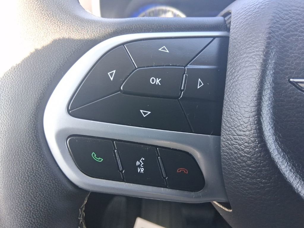 Used 2023 Chrysler Pacifica Touring-L image 23