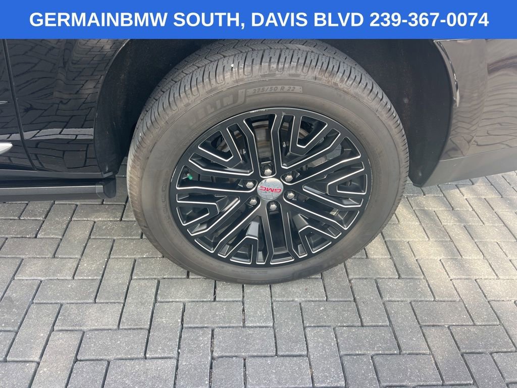 Used 2021 GMC Yukon XL Denali w/ Denali Premium Package AWD/4WD image 10