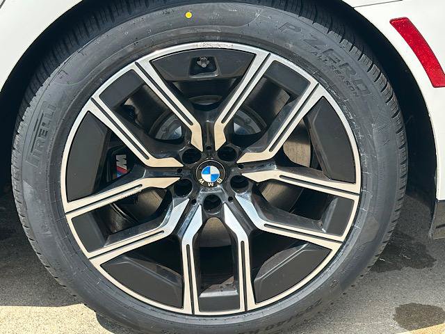 Used 2023 BMW 760i xDrive AWD/4WD image 32