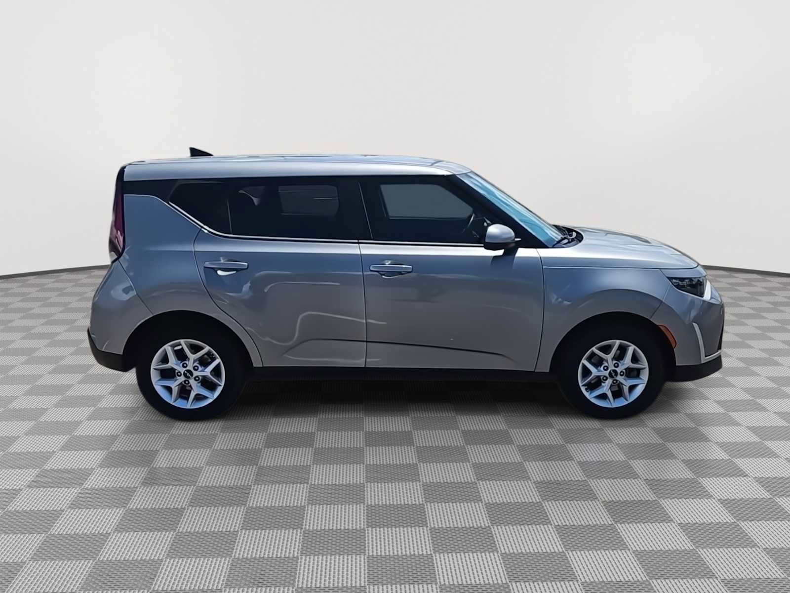 Used 2023 Kia Soul LX w/ Option Group 015 FWD image 9