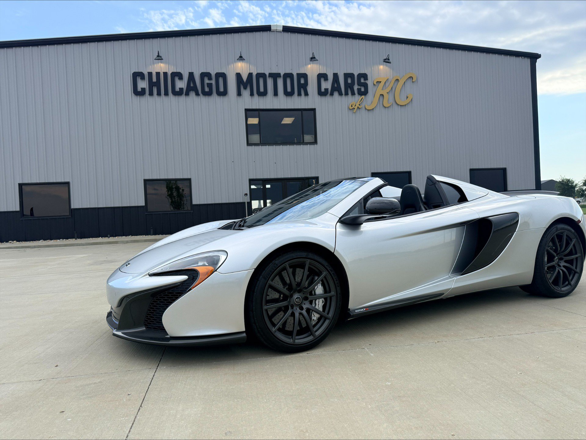 Used 2016 McLaren 650S Spider RWD image 4