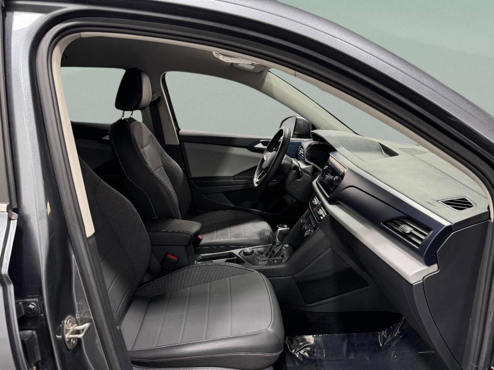 Used 2022 Volkswagen Taos SE image 18